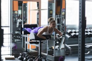 Czy poranny trening na siłowni działa lepiej niż wieczorny?